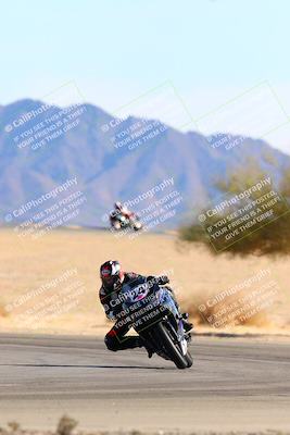 media/Jan-08-2022-SoCal Trackdays (Sat) [[1ec2777125]]/Turn 4 (1145am)/